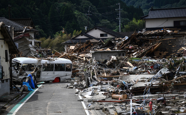 Inondations au Japon: au moins 61 morts, pluies record dans le centre