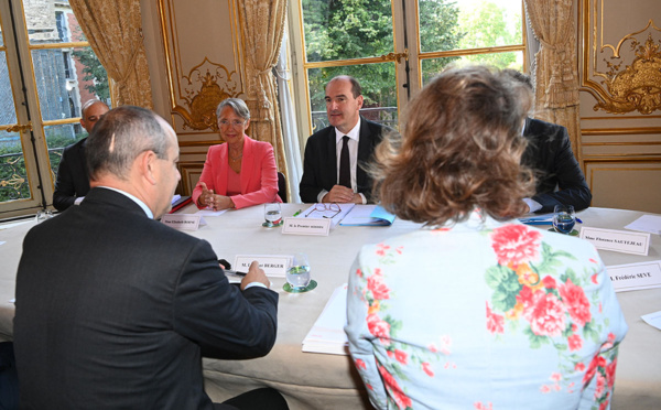 Face aux partenaires sociaux, Castex ouvre son agenda social