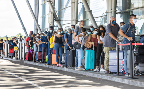 Coronavirus: vols annulés et pagaille à l'aéroport de Cayenne