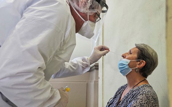 Coronavirus: tests "systématisés" dans les aéroports pour les voyageurs de pays à risque, selon Attal