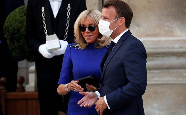 Macron annonce le masque obligatoire et un plan de relance