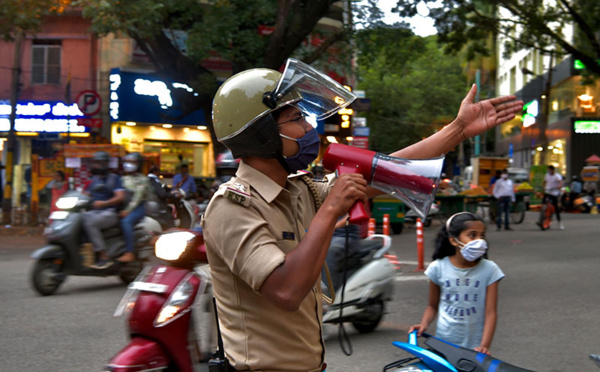 Virus: la police philippine déployée pour conduire en quarantaine les personnes contaminées