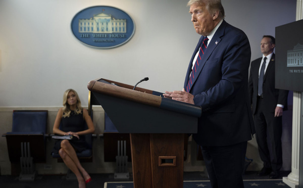 Coronavirus: en difficulté, Trump change de ton et reconnaît la gravité de la situation