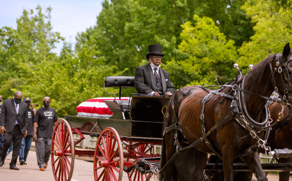 Un hommage fort en symboles à la figure américaine des droits civiques John Lewis