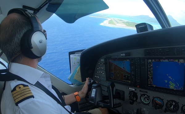Tahiti Air Charter atterrit à Maupiti