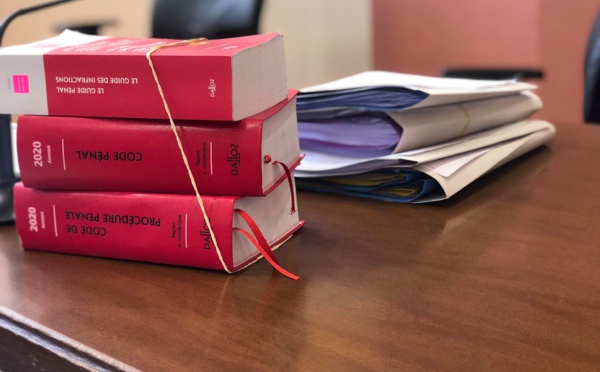 ​Ivre, il frappe son père et menace les gendarmes