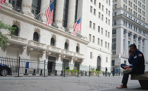 Virus: plongeon historique de l'économie mondiale, bilan humain toujours plus lour