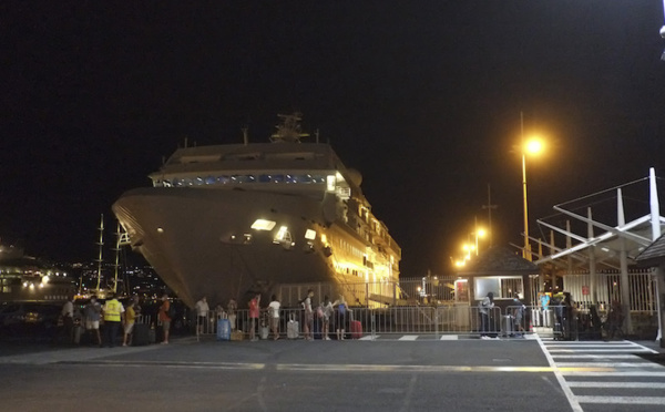 ​Les passagers du Gauguin débarqués et confinés
