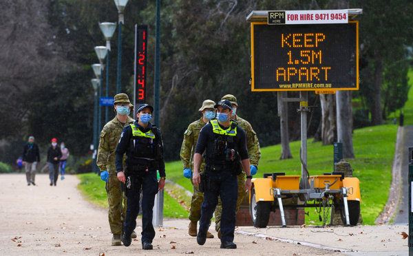 Australie: des centaines d'habitants infectés enfreignent l'ordre de confinement