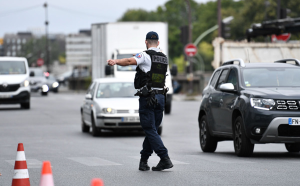 Percuté par un véhicule qui prenait la fuite, un policier décède au Mans