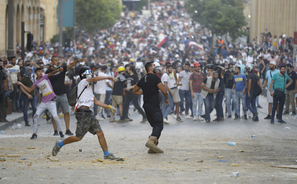 Liban: le gouvernement vacille avec des démissions en série après l'explosion