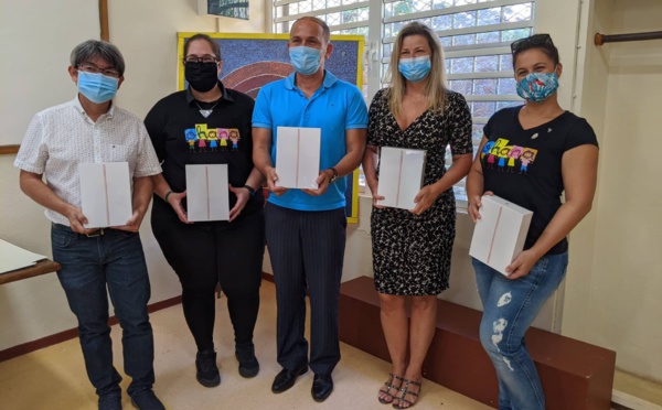 Des tablettes à l’école contre la fracture numérique