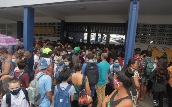 Le masque s'impose dans le second degré