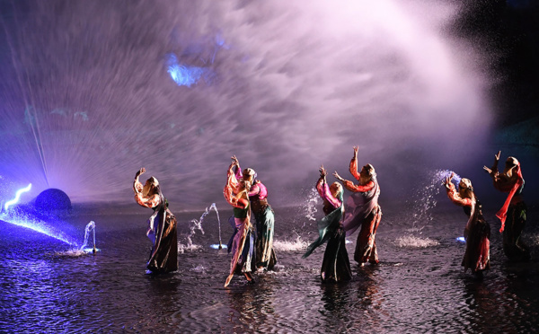 Le Puy du Fou n'a bénéficié d'"aucun passe-droit", assure Bachelot