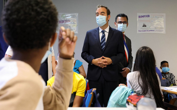 Covid-19: une rentrée scolaire "satisfaisante" à La Réunion, estime Lecornu