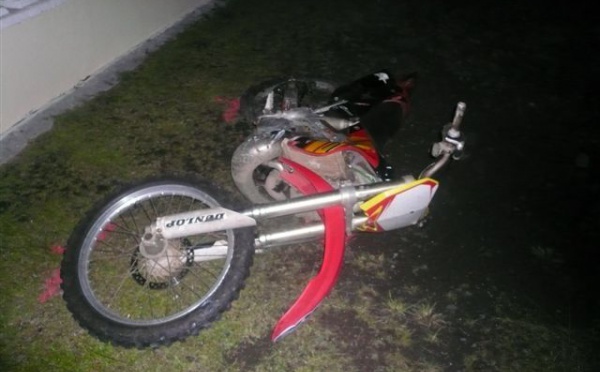 Tiarei: Sans casque et sans lumière, il se tue en moto en fonçant contre le mur de l'église