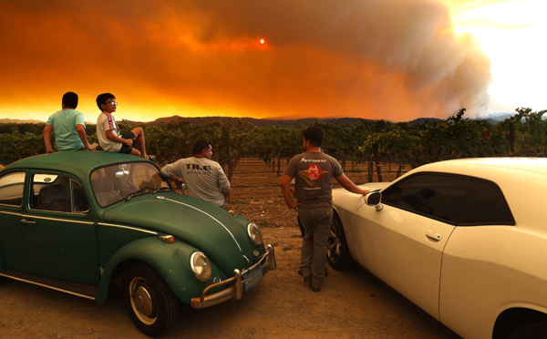 Près de 240.000 déplacés par les feux de Californie, les renforts arrivent