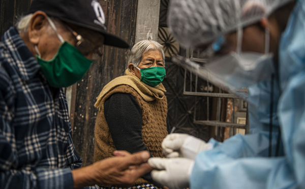 Coronavirus: la situation sanitaire se dégrade, espoir d'un traitement au plasma