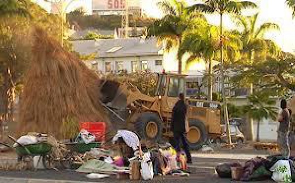 Polémique après la destruction de cases kanak avec des bulldozers à Nouméa