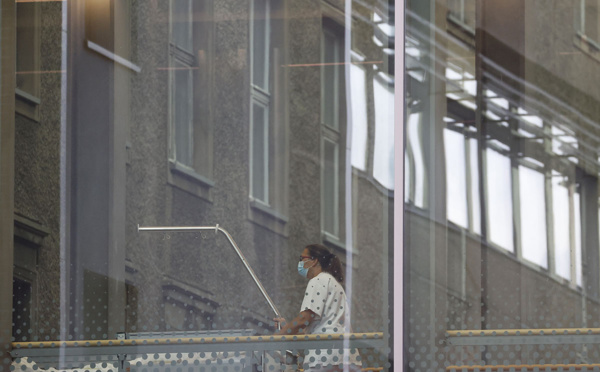 Navalny: le Kremlin critique la hâte des médecins allemands