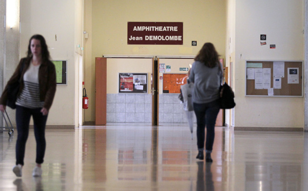 Covid-19: le HCSP recommande le masque systématique en intérieur à l'université