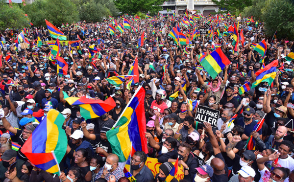 Maurice: manifestation historique contre le gouvernement après la marée noire