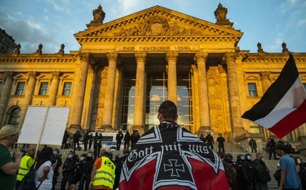 Tollé en Allemagne face à la radicalisation du mouvement "anti-corona"