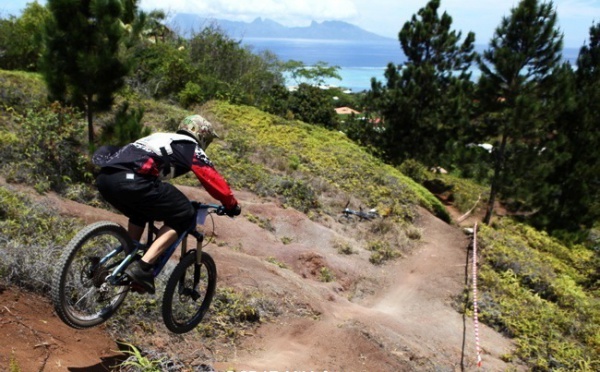 VTT descente : Tehei Claret gagne la deuxième manche !
