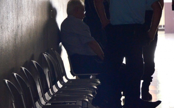 Ravel maintenu à Nuutania : son avocat dénonce "une culture de la détention"