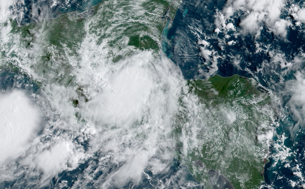 Nana, devenu un ouragan, met le nord de l'Amérique centrale en alerte
