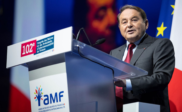 Plan de relance: les maires "en désaccord total" avec le gouvernement, qui veut rassurer