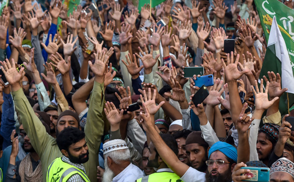 Des milliers de manifestants anti-Charlie Hebdo au Pakistan