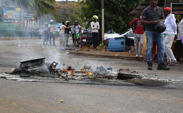 Grève des transports scolaires à Mayotte : la protestation des élèves vire à la guérilla urbaine