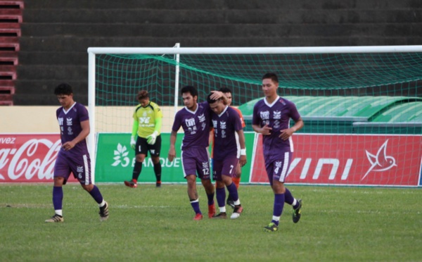 Football : Exode à Manu Ura