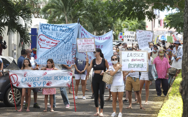 Les anti-masques marchent masqués