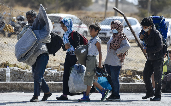 Le gouvernement grec accuse des migrants d'avoir "brûlé" le camp de Moria à Lesbos