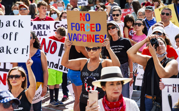 Avec la crise du Covid, la théorie complotiste américaine QAnon prend pied en Europe