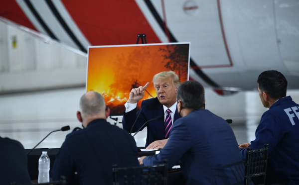 Incendies: "Ça finira par se refroidir", lance Trump en Californie