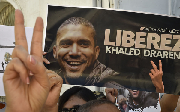 Algérie: lourde peine pour le journaliste Khaled Drareni, maintenu en prison
