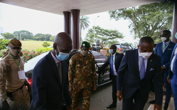 Le chef de la junte au Mali demande la levée des sanctions ouest-africaines