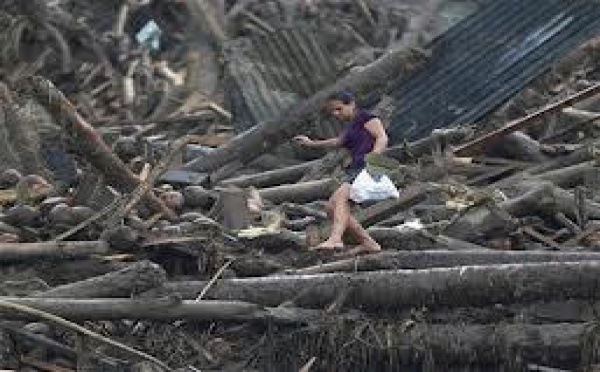 Le bilan du typhon Bopha aux Philippines dépasse les 900 morts