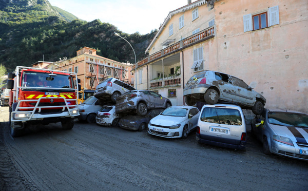 Crues: la solidarité s'organise pour aider ceux qui ont tout perdu, les recherches se poursuivent