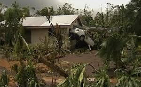 Le ministre Victorin Lurel à Wallis, sinistrée par le cyclone Evan
