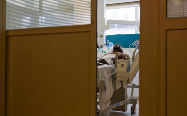 Virus: 15 décès en une semaine en Guadeloupe, "lente" amélioration de la situation