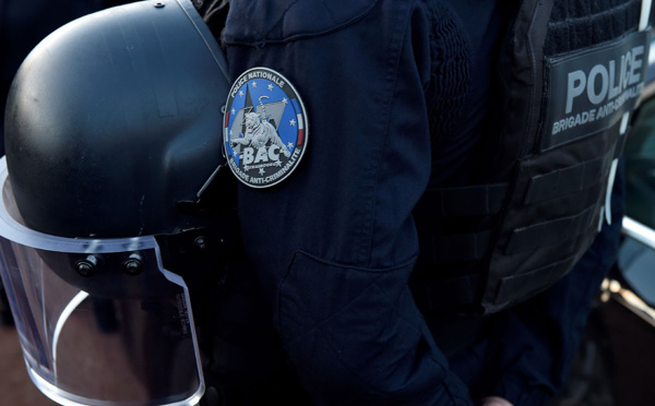 Avant la rencontre des syndicats avec Macron, un nouveau policier grièvement blessé