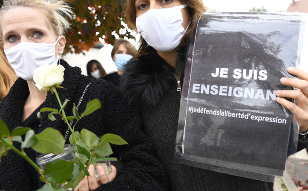 Effroi et colère après la décapitation d'un prof d'histoire, neuf personnes en garde à vue