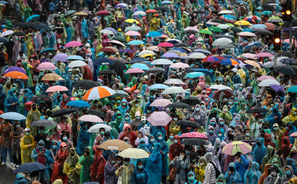 Nouvelle démonstration de force du mouvement pro-démocratie à Bangkok, malgré l'interdiction