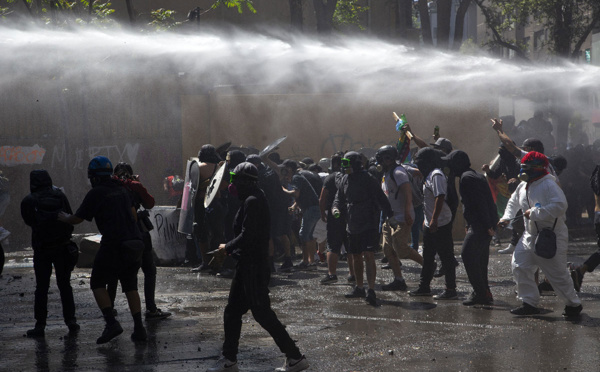 Chili: près de 600 arrestations au premier anniversaire de la révolte sociale