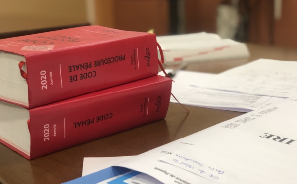 Il frappe sa mère une semaine après être sorti de prison