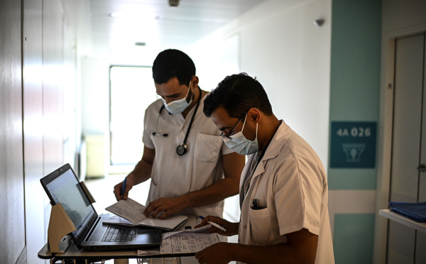 Covid-19: plus de 50.000 nouveaux cas en 24H en France, nouveau record